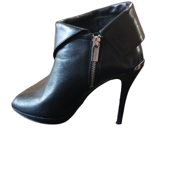 Michael Kors Peep Toe Black Leather Bootie Heels size 7 - Picture 2 of 12